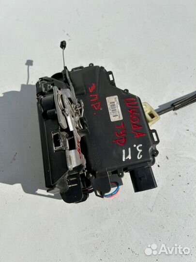 Замок двери задний правый Skoda Octavia A4