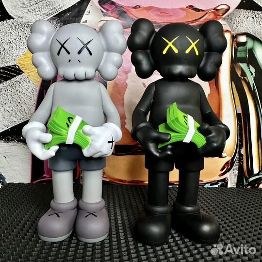 Фигурка kaws
