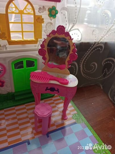 Кукольный домик с мебелью