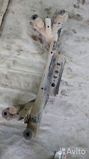 Подрамник задний Тойота Авенсис т250