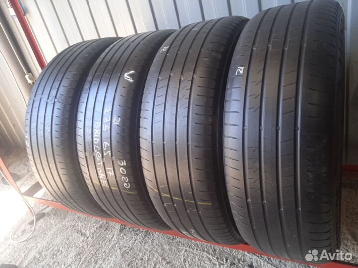 Bridgestone Alenza 001 235/65 R17