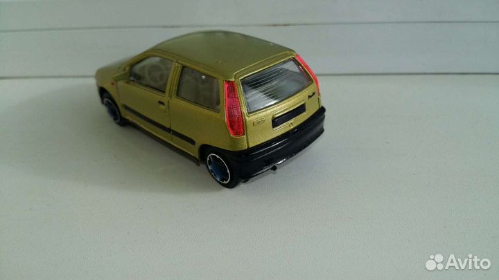 Модель автомобиля fiat burago