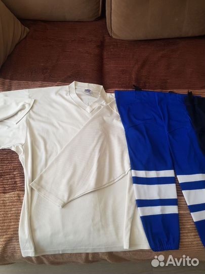 Хоккейные гамаши и свитера