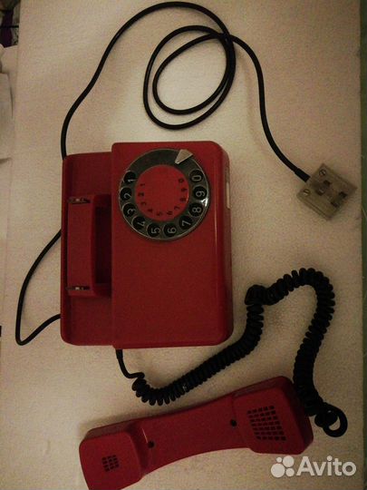 Старый стационарный телефон