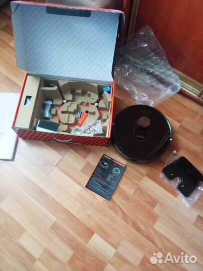 Продаю робот-пылесос garlyn SR-800 Max