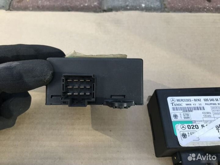 Эбу центральным замком Mercedes Vito W638