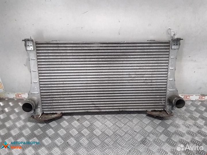 Интеркулер Toyota Auris 2007 179400R020