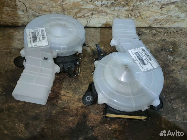 Моторчик отопителя Citroen C4 grand Picasso 2 B78