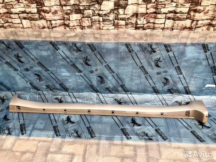 Накладка порога правая Toyota Land Cruiser 200