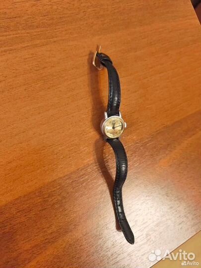 Часы женские механические Заря, ремешок кожа