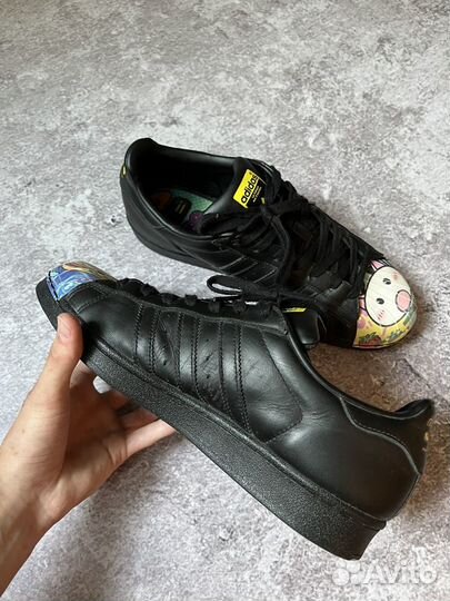 Кроссовки Adidas Superstar Pharrell Williams anime