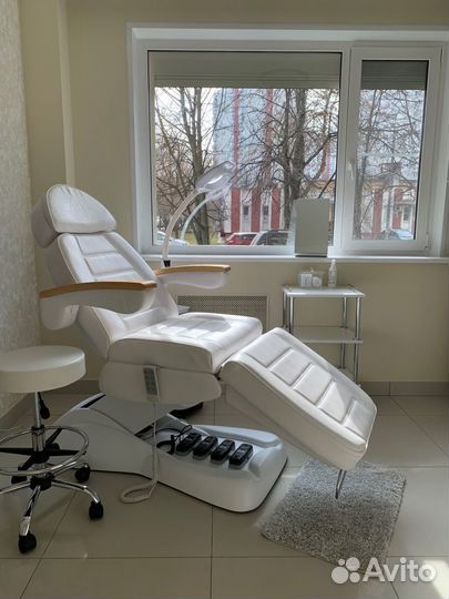 Мастер по наращиванию ресниц под запись