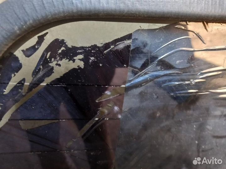 Стекло заднее toyota voxy AZR60G