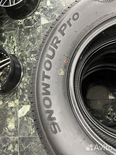 Powertrac Snowtour 205/70 R15 96T