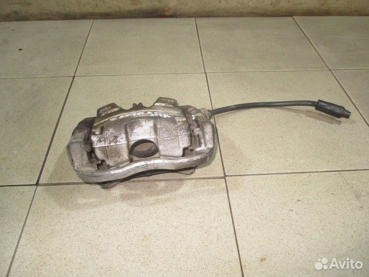 Суппорт передний правый Opel Zafira C