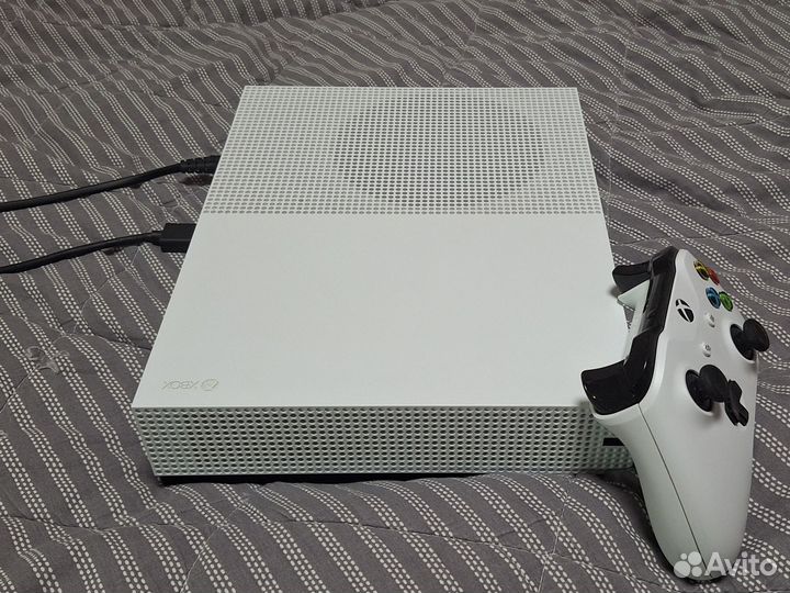 Xbox one s 1TB с дисководом