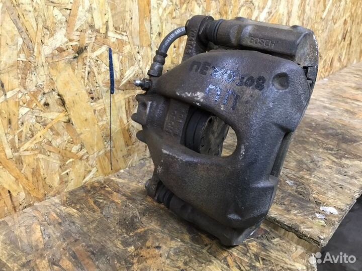 Суппорт тормозной передний правый Peugeot 308