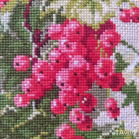 Картина вышитая крестом Смородина