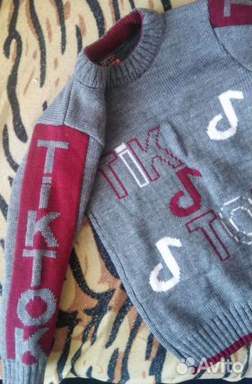Свитер детский новый