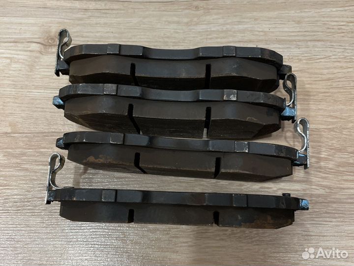 Колодки передние тормозные оригинал Nissan бу