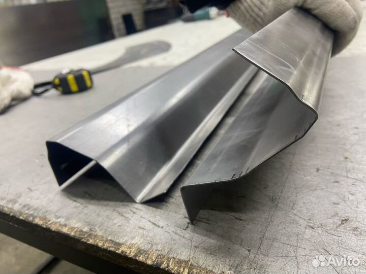 Hyundai H-1 long кузовные пороги комплект