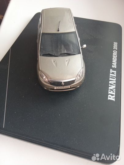 Модель Renault Sandero 2008.М 1:43. Дилер