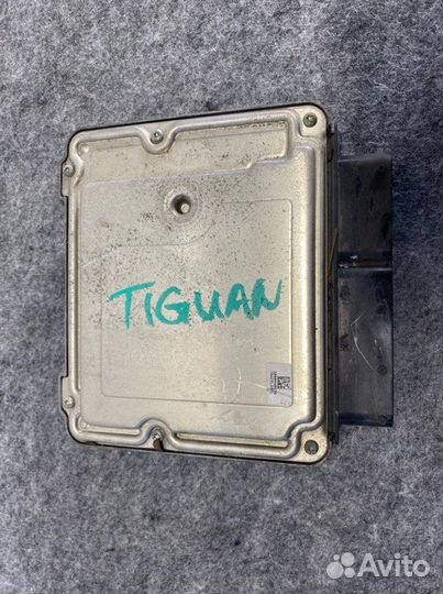 Блок управления двс Volkswagen Tiguan 5N1