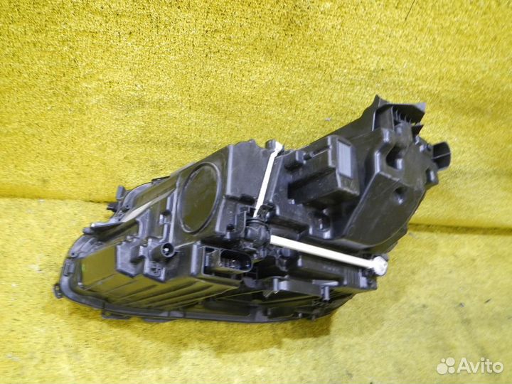 Фара правая Mercedes-Benz E-Class