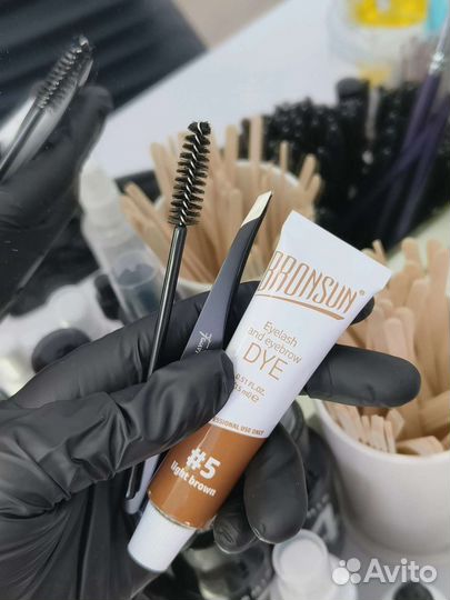 Мастер бровист