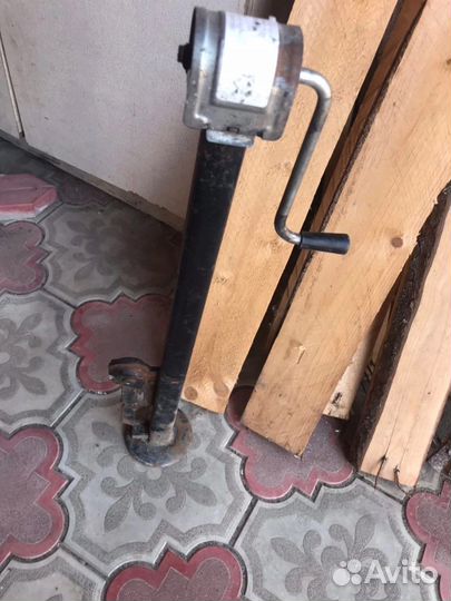 Автомобильные полки с домкратом