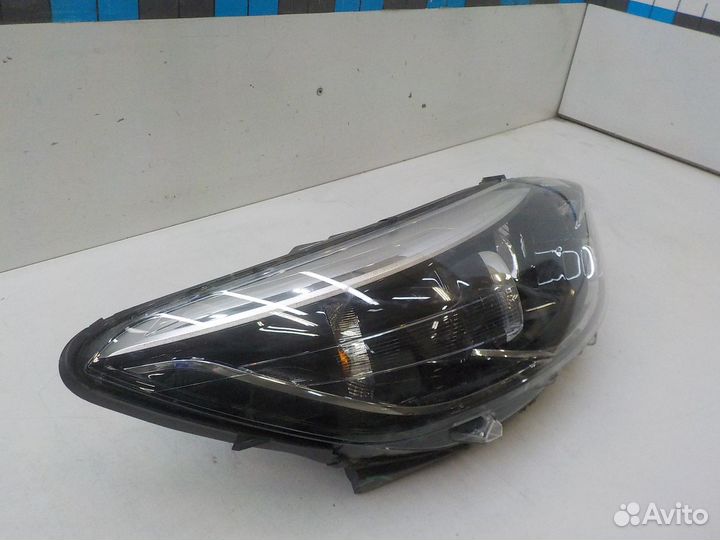 Фара правая Renault Kaptur 2016