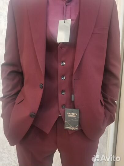 Новые мужские сорочки и костюмы