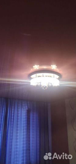 Комод. Люстра