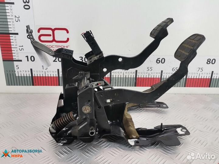 Педаль Volkswagen Passat B3 1995 3A1721315B