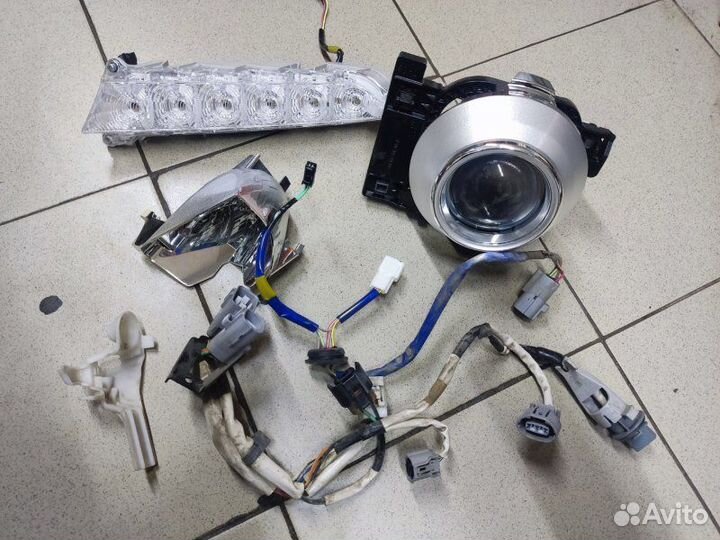 Фара запчасти левая Toyota Land Cruiser J200 2013