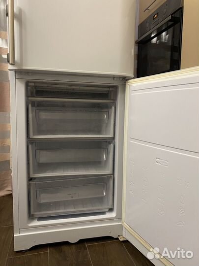 Холодильник бу Hotpoint Ariston