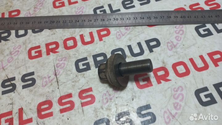 Болт коленвала центральный PE P5 б/у