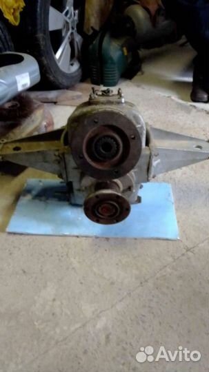 Угловой редуктор для катера