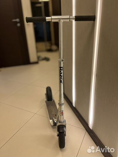 Самокат городской на надувных колесах