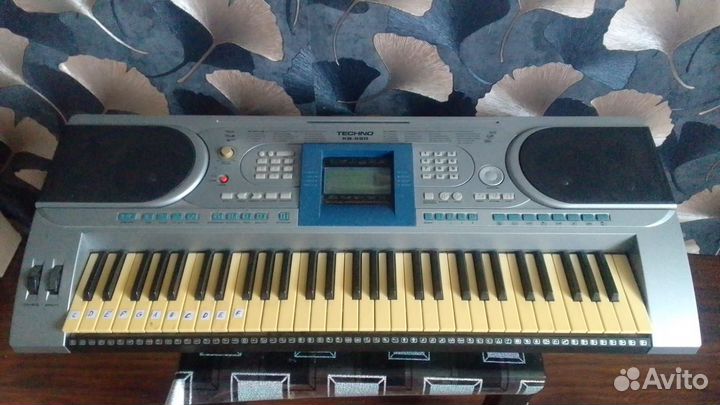 Продам синтезатор techno kb-820