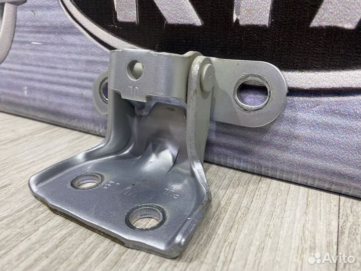 Петля двери KIA RIO 2 Лев