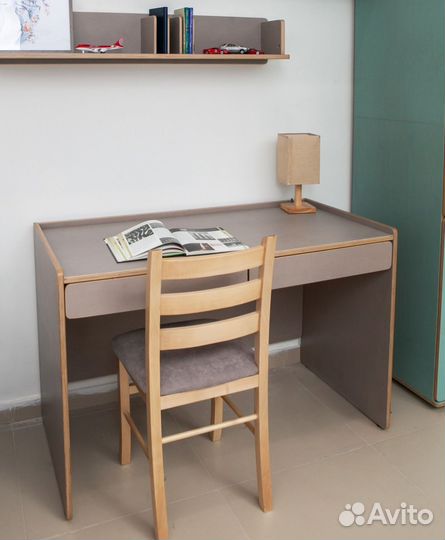 Письменный стол серый