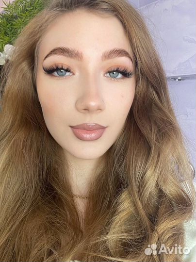 Модель на брови