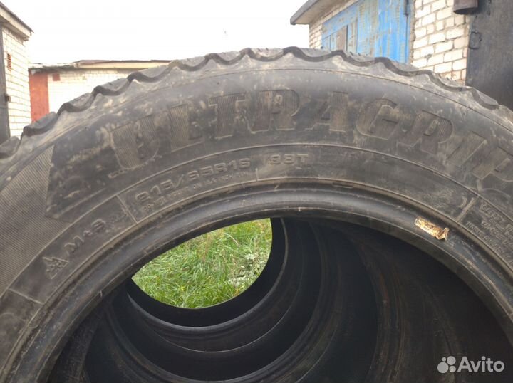 Goodyear UltraGrip 215/65 R16