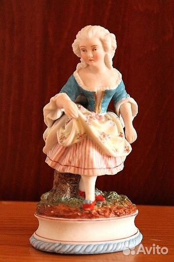 Фарфоровая статуэтка, старая Франция. 1860е