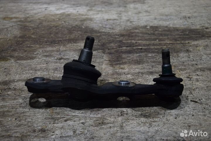 Шаровая перед лево c Toyota Crown GRS182 3GR-FSE
