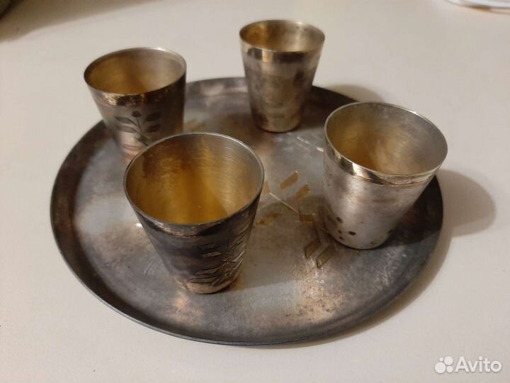 Мельхиоровые стопки на подносе