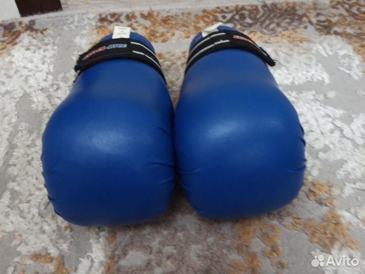 Боксерские перчатки