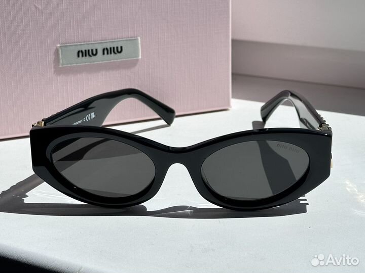 Очки солнцезащитные Miu Miu