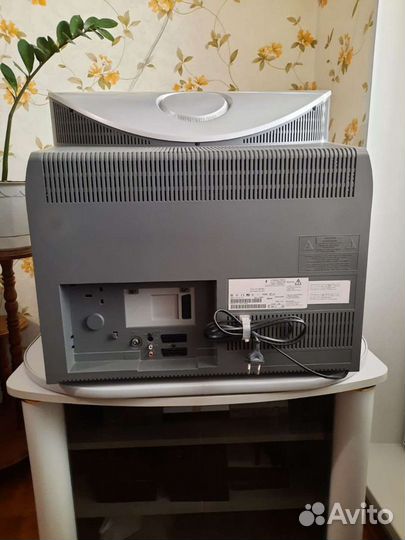 Продаётся телевизор Philips с тумбой